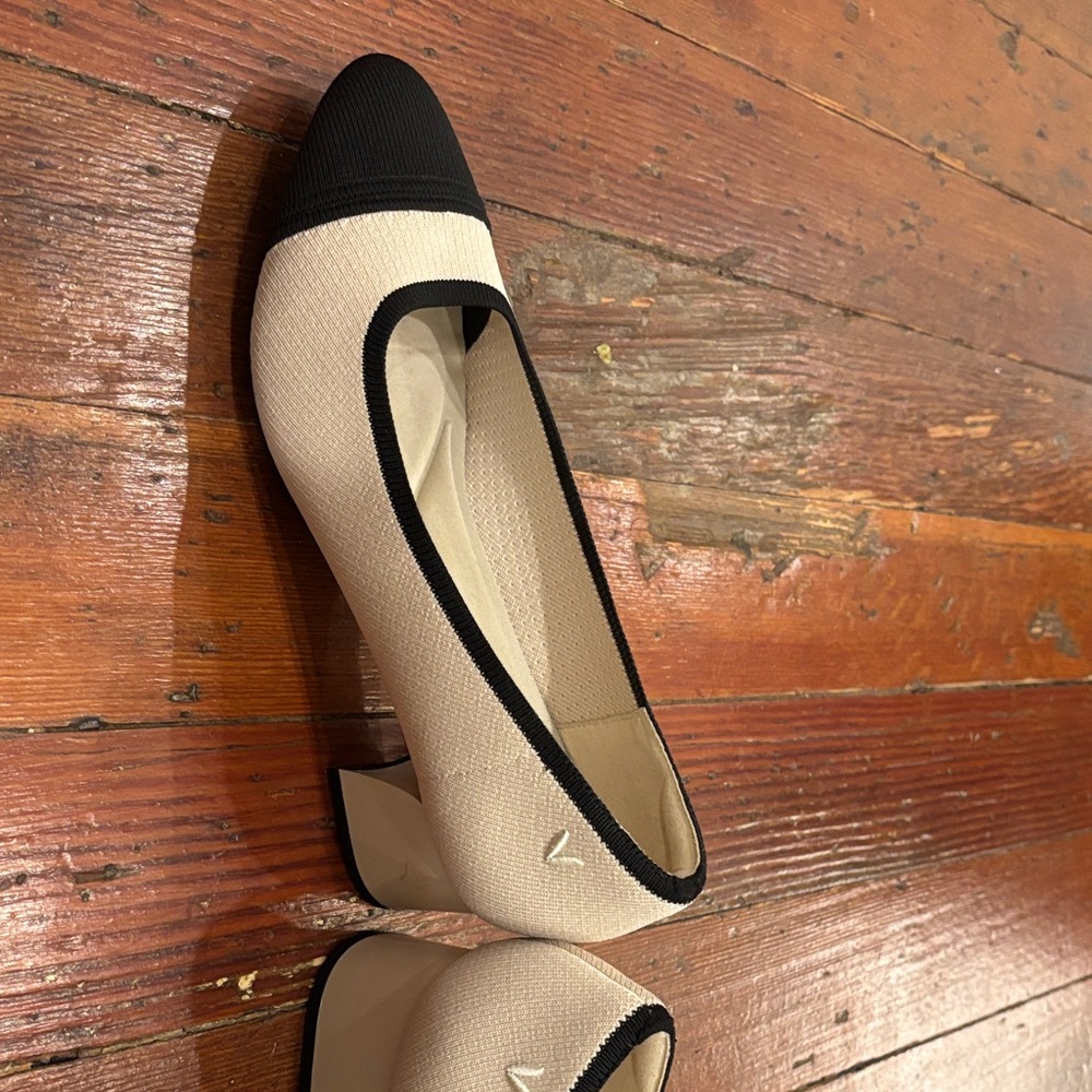 NWOT Black and Cream Vivaia ergonomic Women's Shoes - Picture 5 of 7